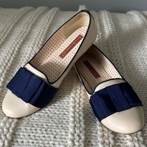 B.A.I.T. EUC Vintage Flats with Bow